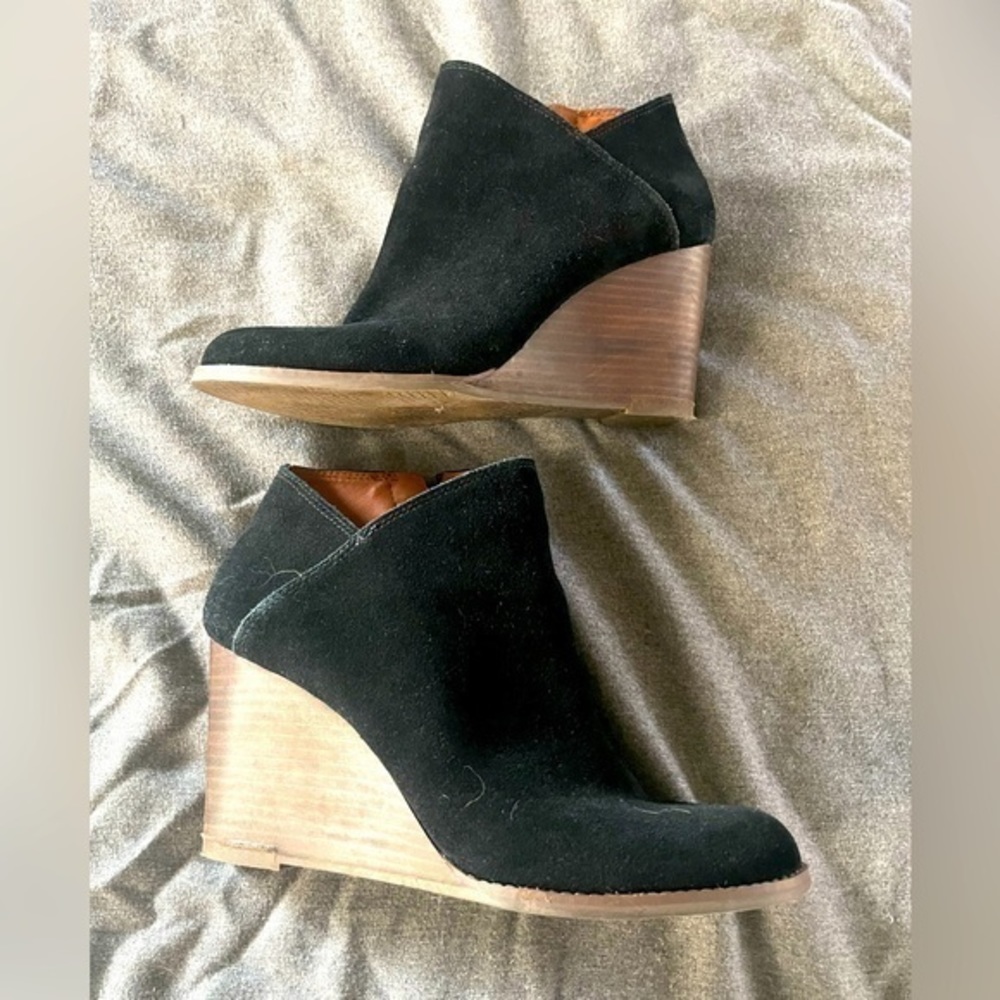 LUCKY BRAND Yakeena leather wedge booties size 9